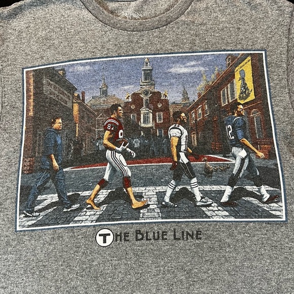 Boston Sports The Blue Line T-Shirt Small Brady Gronk Edelman Belichick NFL - Picture 2 of 5
